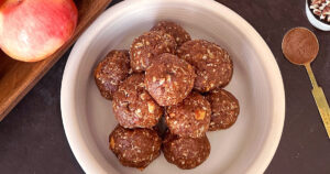 Read more about the article No Bake Apple Pie Bites