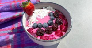 Read more about the article Dragon Fruit Antioxidant Smoothie Bowl